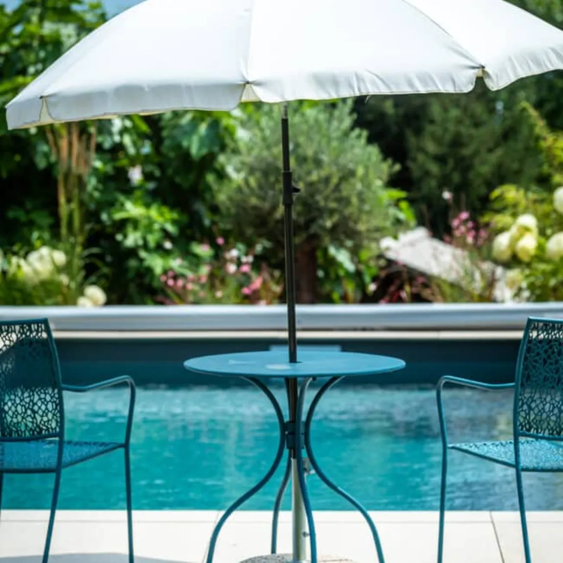 Piscine et jardin